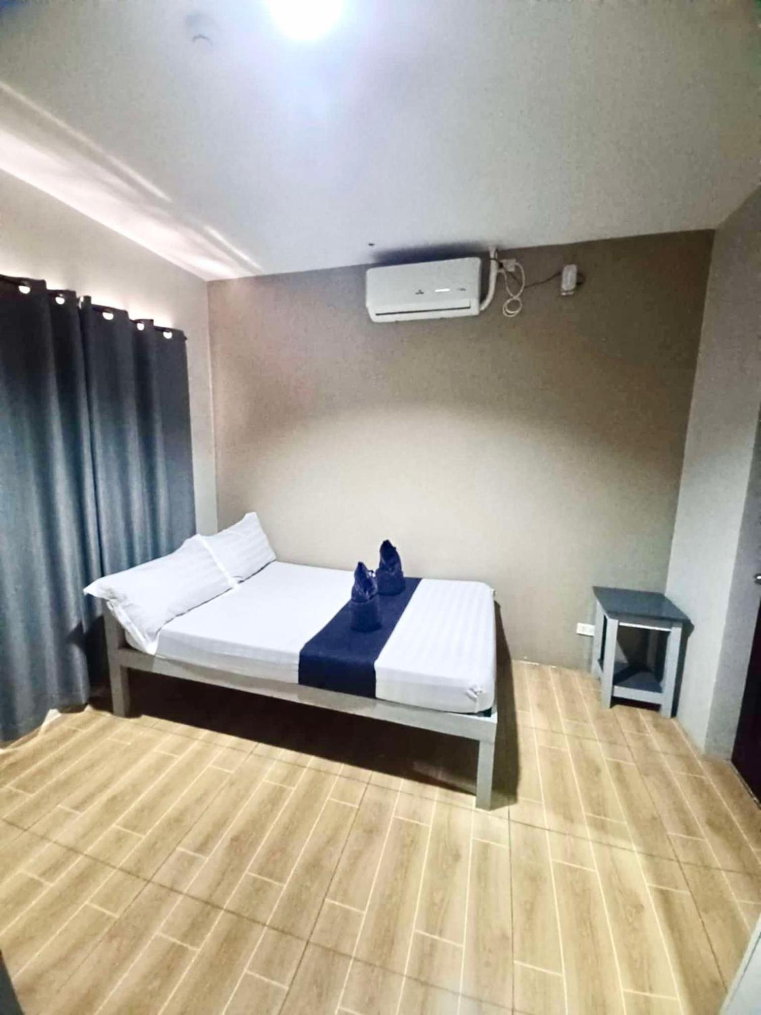 2020 Travelers Inn Dumaguete City Exteriör bild