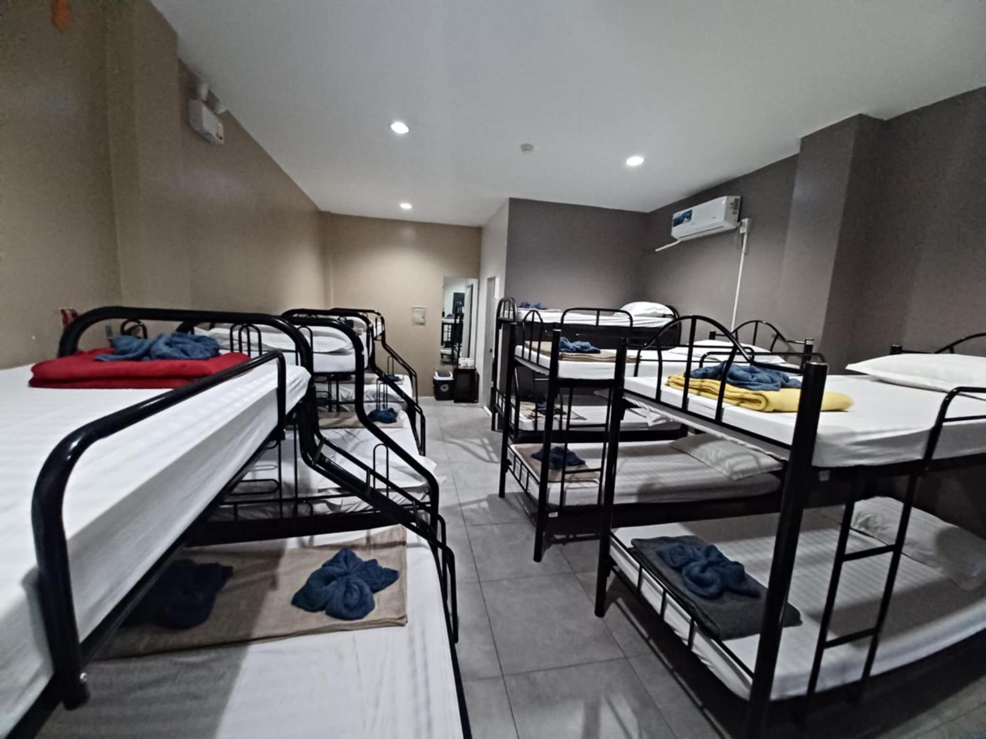 2020 Travelers Inn Dumaguete City Exteriör bild